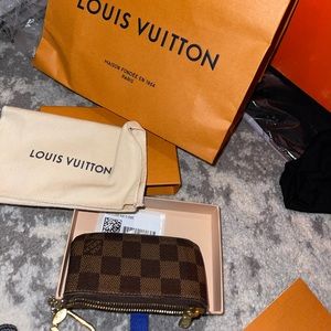 Louis Vuitton key pouch in damier ebene